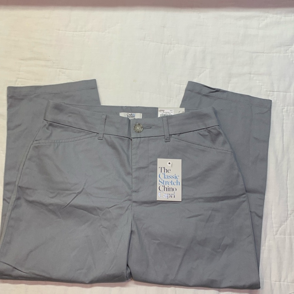 Croft &‎ Barrow NWT Gray Classic Stretch Chino Capri Tummy Control Pants Size 4